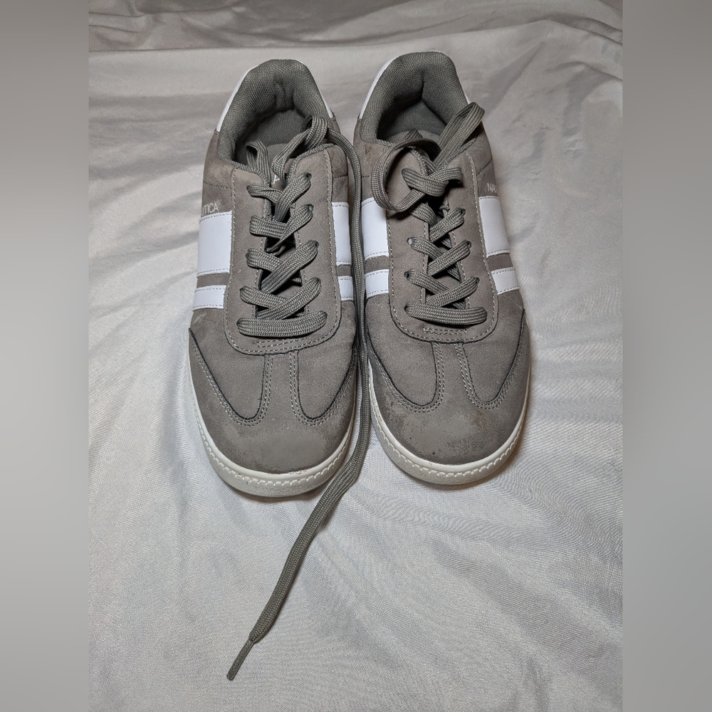 Nautica Scotty Boys Sneakers‎ Gray, White, And Black Size 4